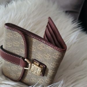 Dooney bourke wallet